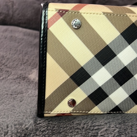 Authentic Burberry Nova Check Tote - Picture 11 of 16